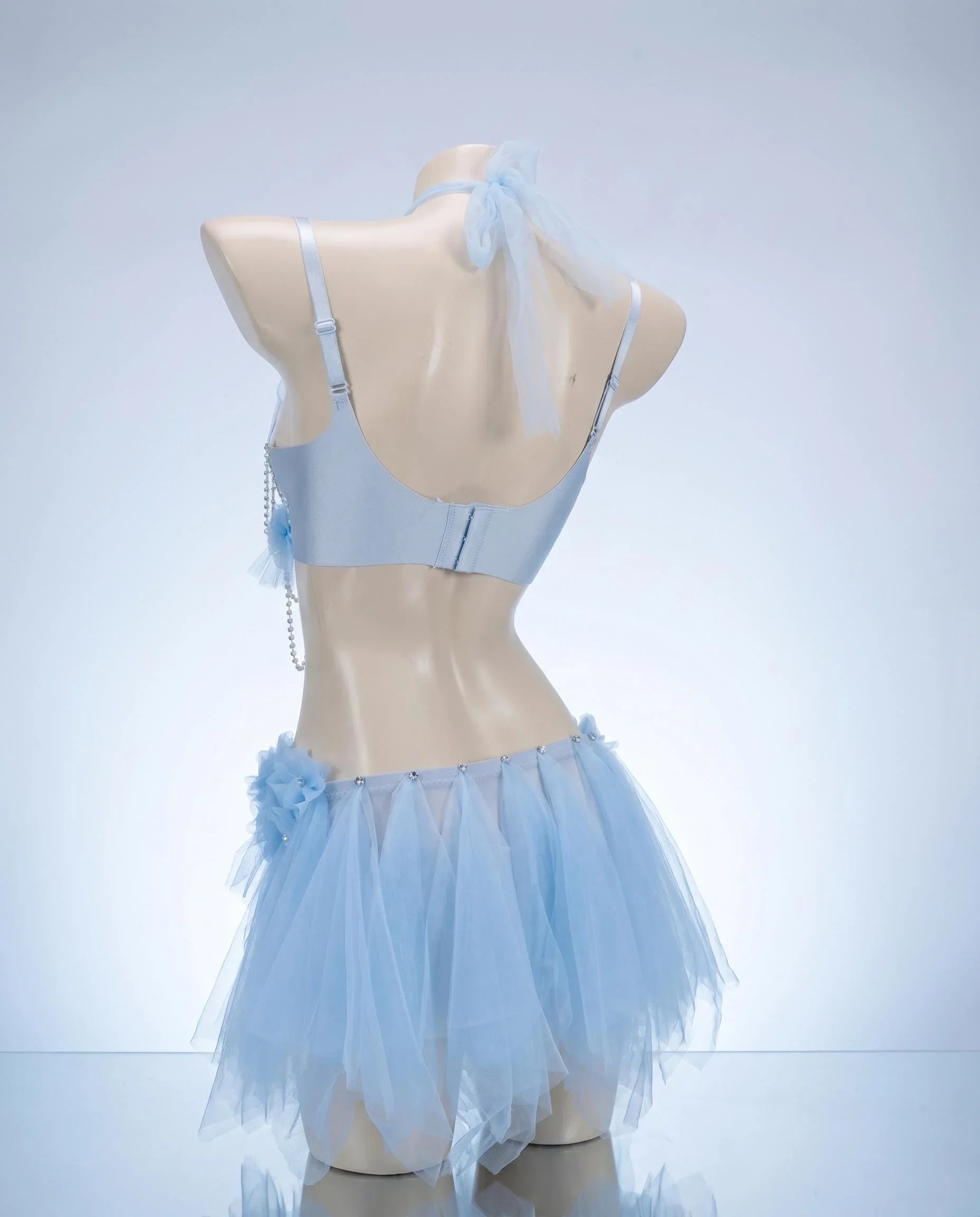 AVRY Dovea Set side view showing white feather top, layered textures and ethereal festival outfit details.
