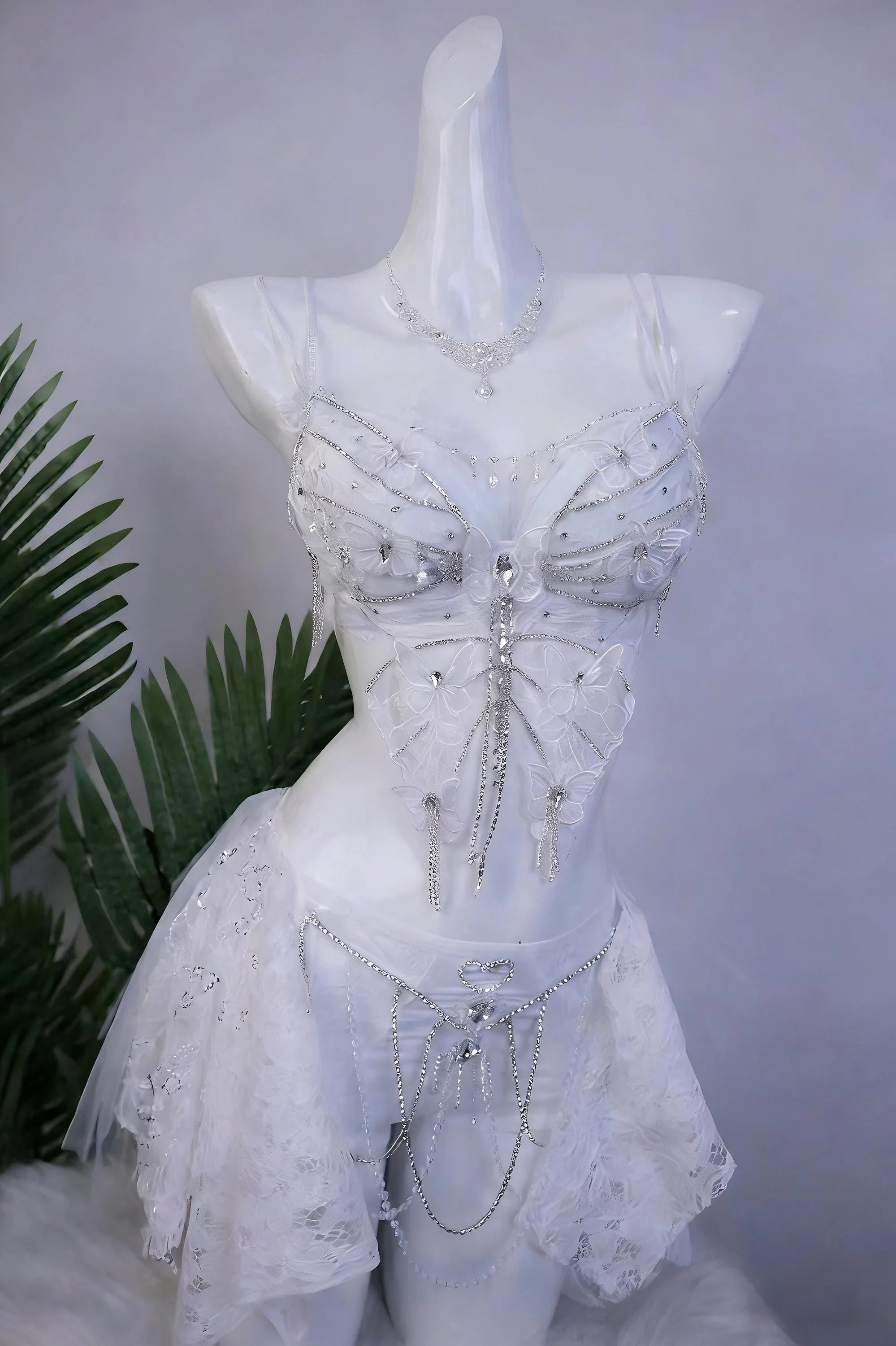 AVRY Lilac Morpho side view showing white fairy outfit, layered textures and luminous festival details.