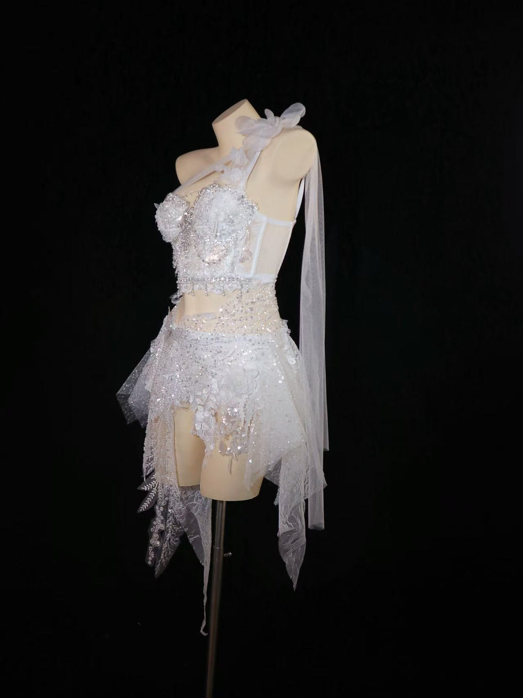 AVRY Seraphine Set Icy Bloom pearl beaded corset top with crystal chains and floral lace side look