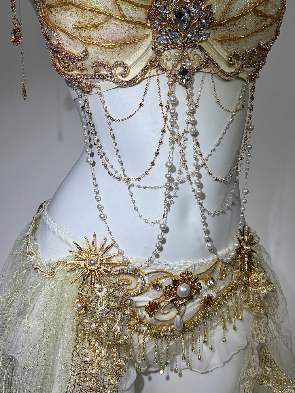 avry-uk-lacework-collection-Solstice-set-Chain-Details