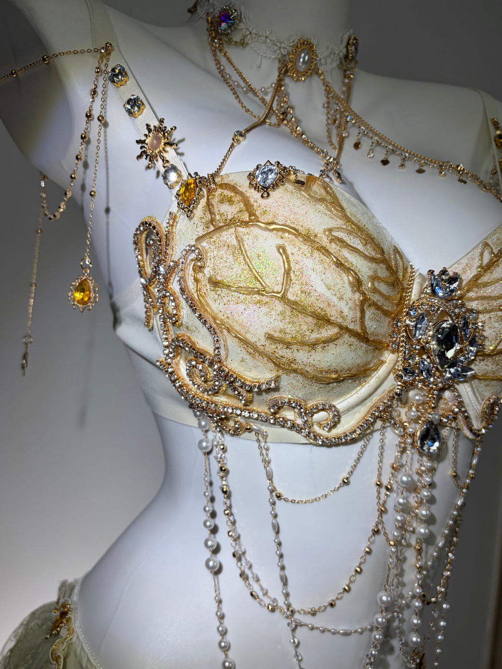 avry-uk-lacework-collection-Solstice-set-Details