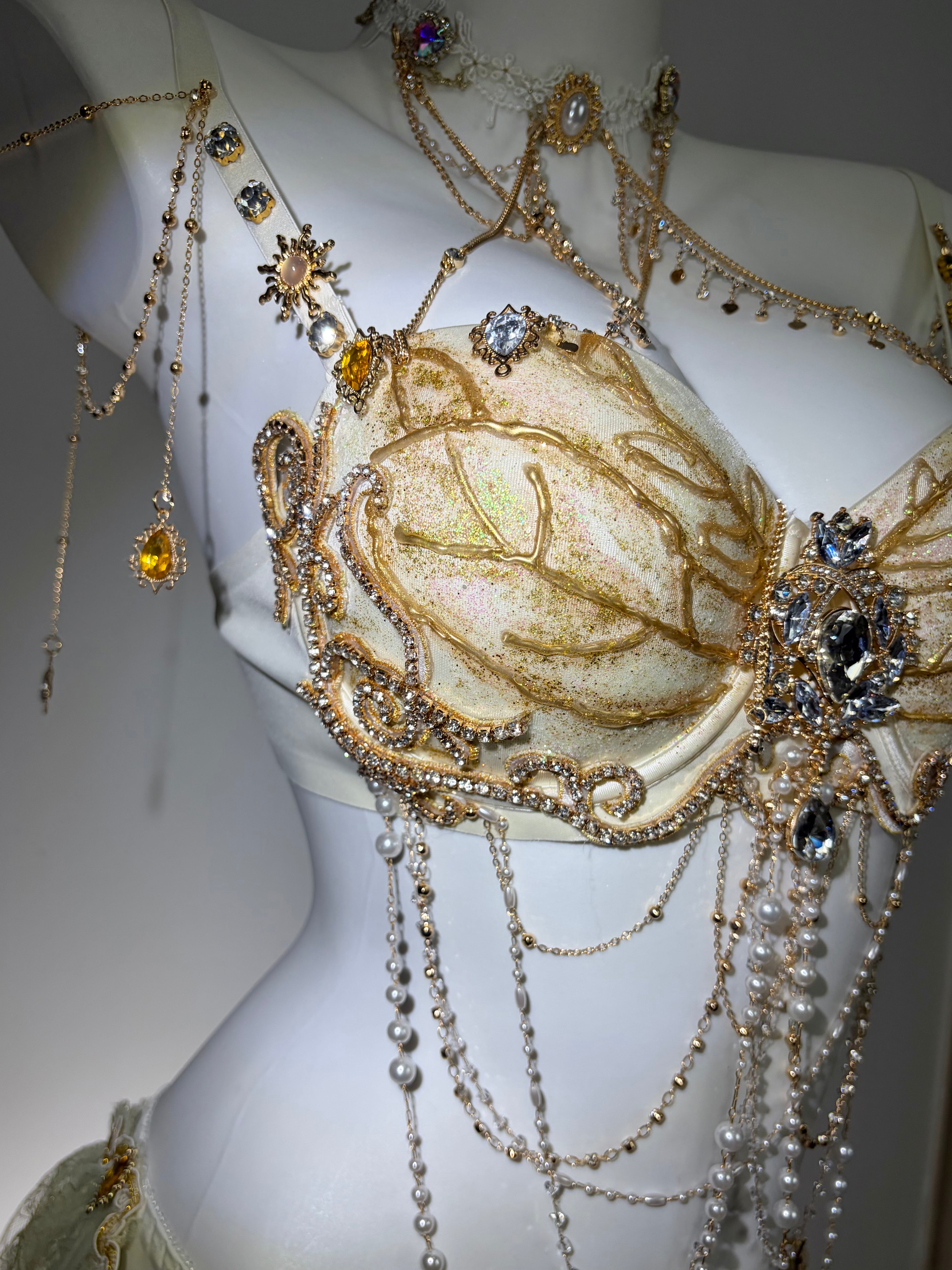avry-uk-lacework-collection-Solstice-set-Details