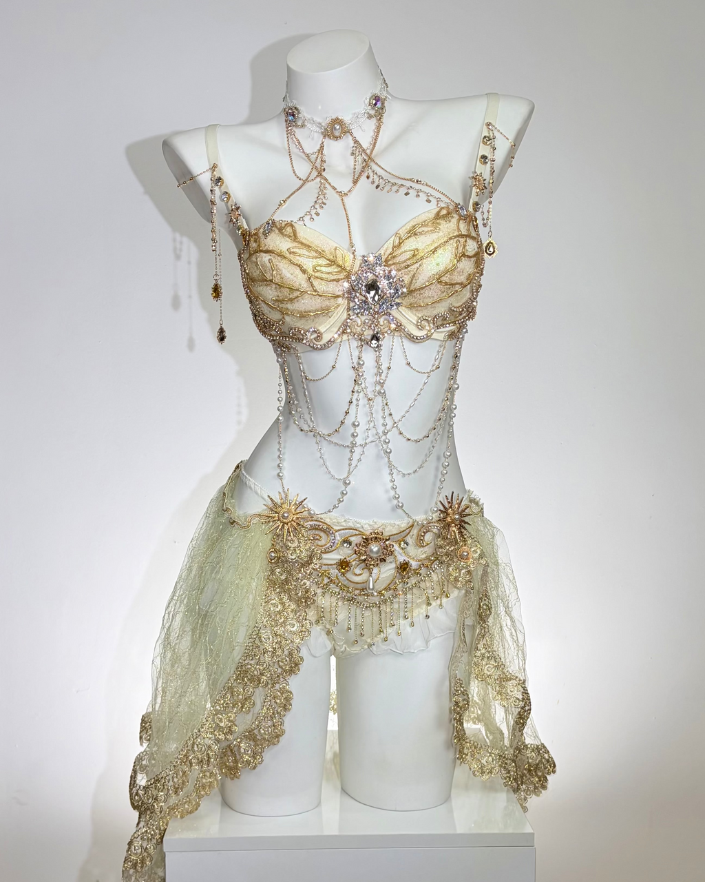 avry-uk-lacework-collection-Solstice-set-Front