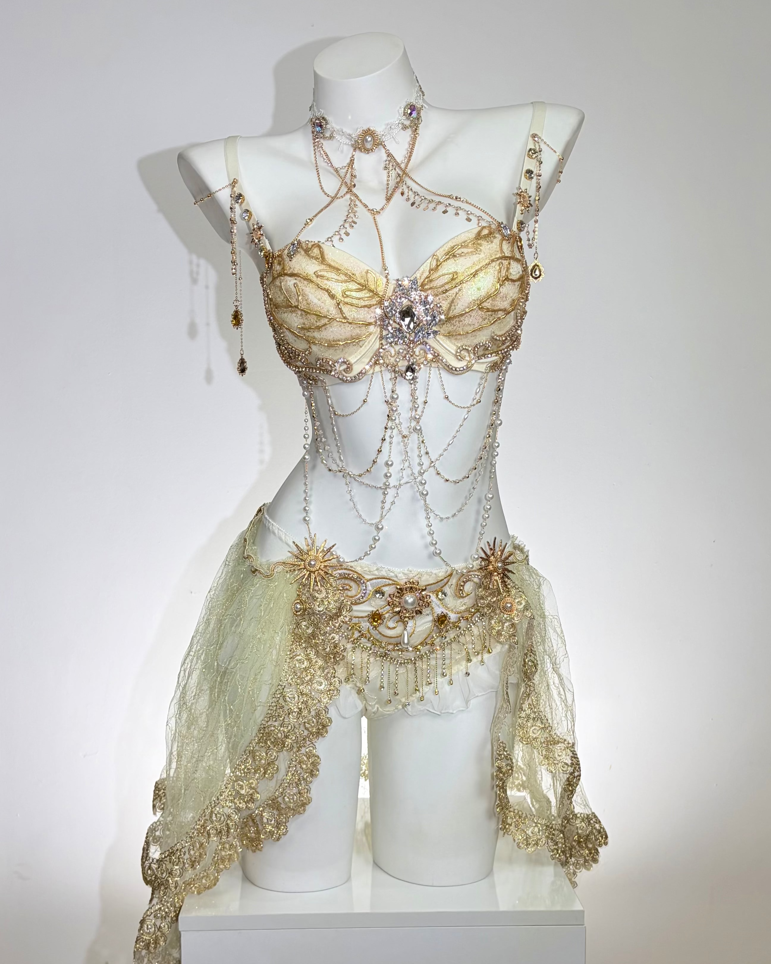 avry-uk-lacework-collection-Solstice-set-Front