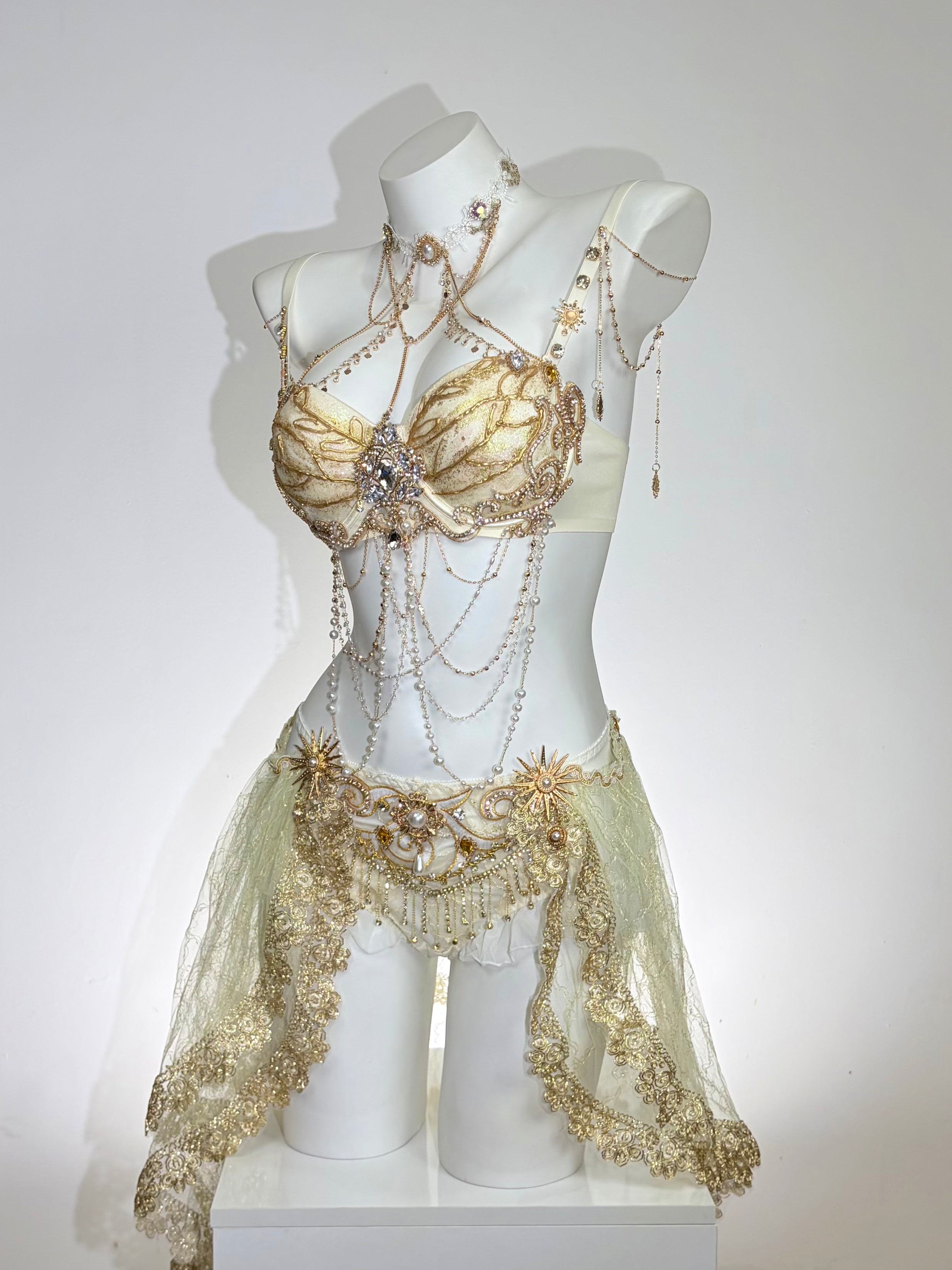 avry-uk-lacework-collection-Solstice-set-Side